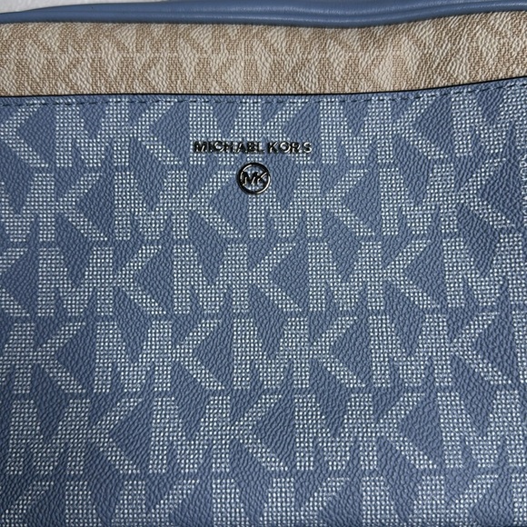 Michael Michael Kors New logo small blue/white NWT crossbody with inside… - Picture 3 of 9